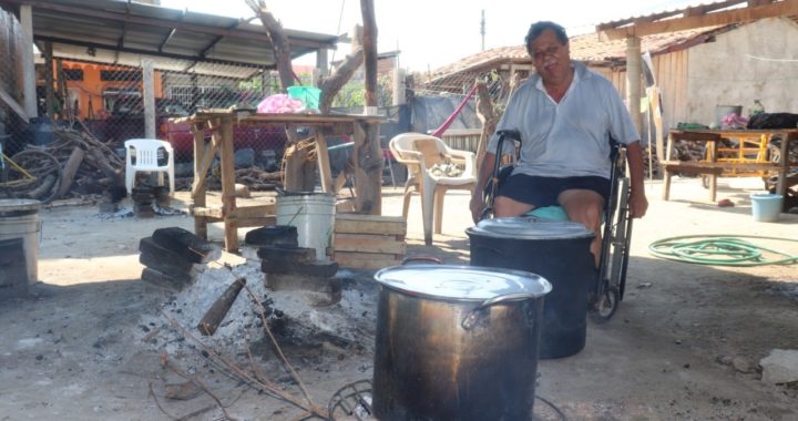 Las mejores carnitas de Tenexpa son preparadas por persona con discapacidad