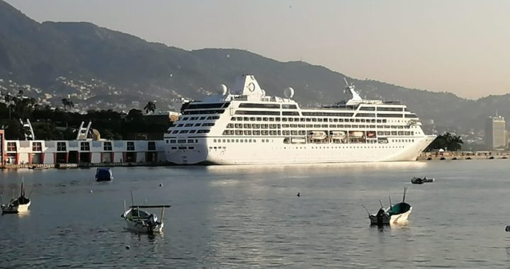 ARRIBÓ EL CRUCERO “SIRENA” CON MÁS DE MIL PERSONAS A BORDO AL PUERTO DE ACAPULCO