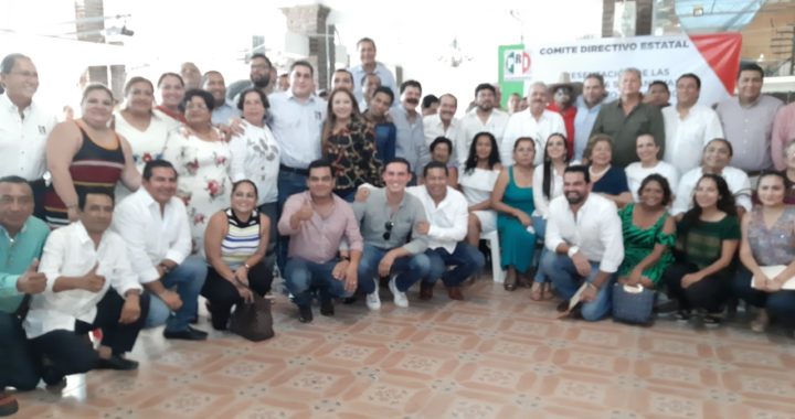 Se reúne la cúpula del PRI en Tecpan para analizar estrategias políticas 