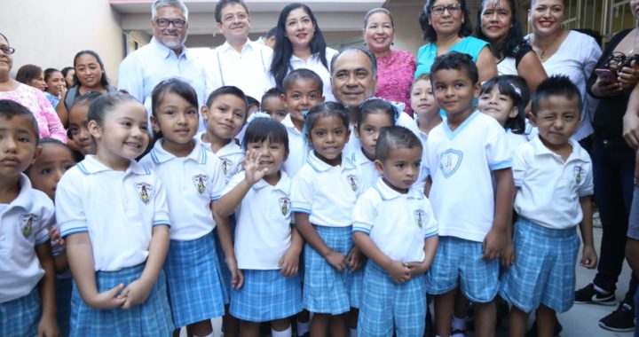 ENTREGA EL GOBERNADOR HÉCTOR ASTUDILLO DOS ESCUELAS MÁS EN ACAPULCO; SE INVIERTEN 21.5 MDP