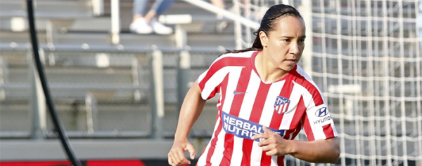 Charlyn Corral lamenta trato de la Selección