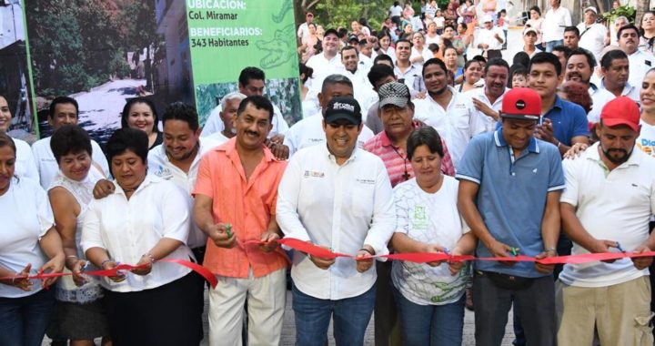 Presidente Jorge Sánchez Allec entrega calle pavimentada en colonia Miramar