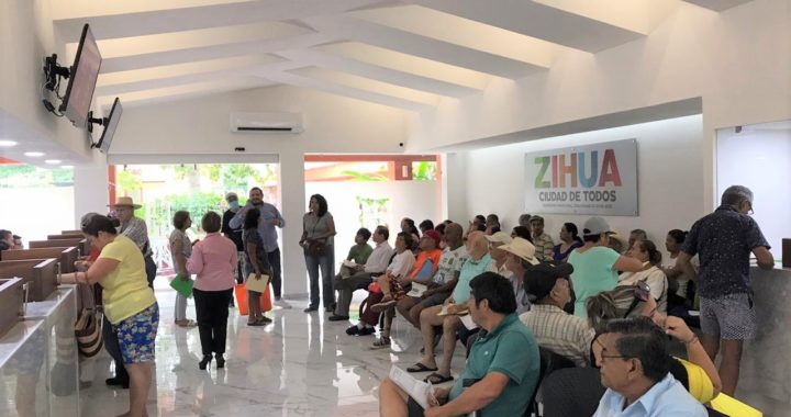 Contribuyentes llenan área de Ingresos del Ayuntamiento para pagar predial 2020