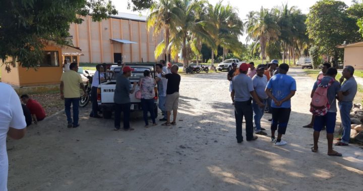 Paran labores trabajadores de Agroindustrias del Sur en San Jerónimo; exigen el pago de su aguinaldo 