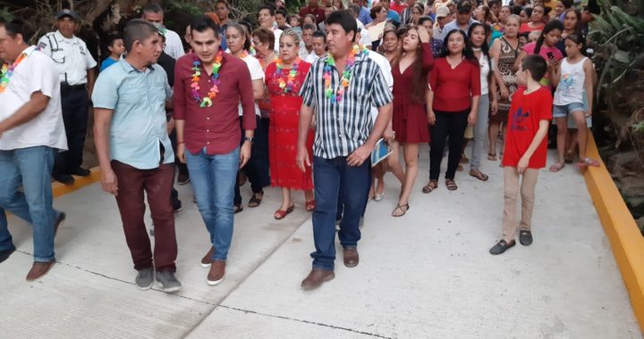 Entrega Yasir primera etapa de calle pavimentada en Santa María 