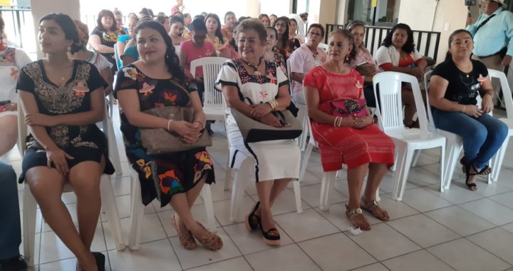 Celebran autoridades municipales el Día de la Mujer Mexicana 