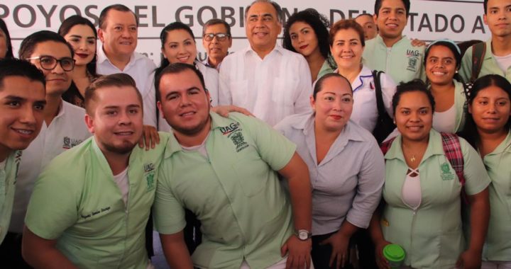 ENTREGA EL GOBERNADOR HÉCTOR ASTUDILLO APOYOS PARA PAGO DE INDEMNIZACIONES Y JUBILACIONES A DOCENTES DE LA UAGRO
