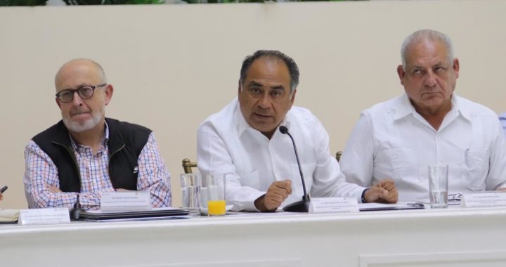 SE REÚNEN HÉCTOR ASTUDILLO Y EL SUBSECRETARIO DE LA SADER CON PRESIDENTES MUNICIPALES PARA VER ESQUEMA DE REPARTO DE FERTILIZANTE