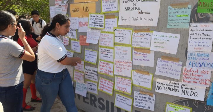Protestan alumnas de la Preparatoria 6 de Tecpan, denuncian acoso y violencia sexual 