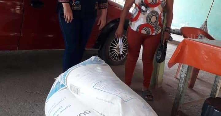 Presidente Crescencio Reyes apoya a 60 familias de panaderos de La Unión 