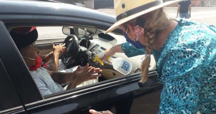 Presidenta del DIF La Unión, Rebeca Núñez de Reyes suma esfuerzos en Filtros Sanitarios de Covid-19 