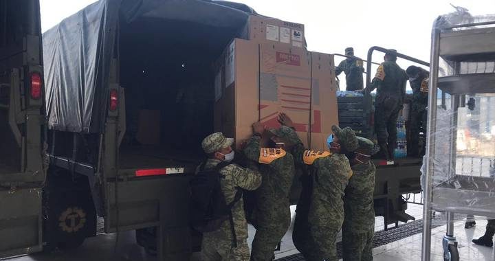 La Secretaría de la Defensa Nacional informa el traslado de material médico.