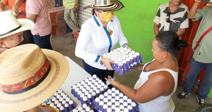 Instala diputada Perla Edith Martínez tienda ahorradora en San Luis de la Loma