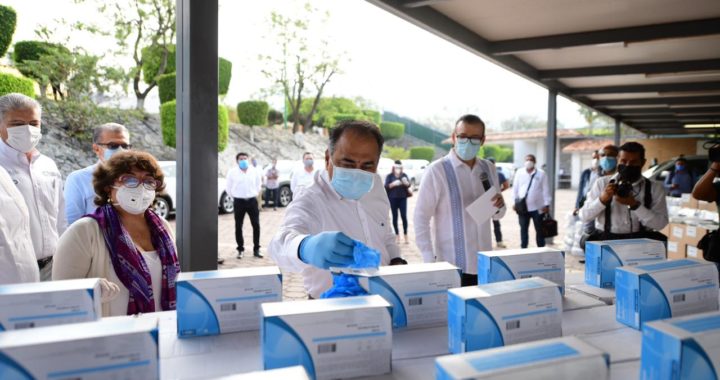 ENTREGA ASTUDILLO FLORES MATERIAL DE HIGIENE PARA EVITAR CONTAGIOS POR COVID-19 A ELEMENTOS DE LA SECRETARÍA DE SEGURIDAD PÚBLICA