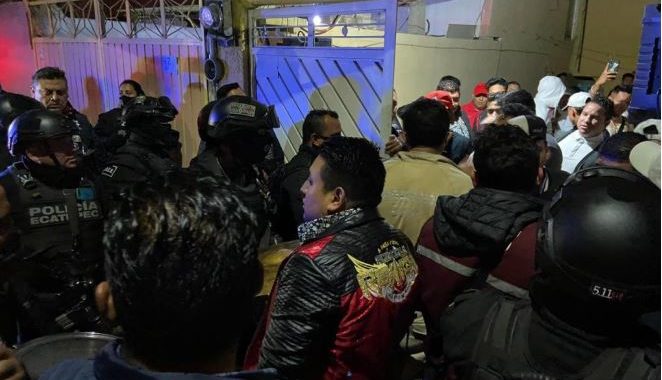 Arman fiesta en grande, llegan policías y funcionarios a clausurarla pero salen golpeados