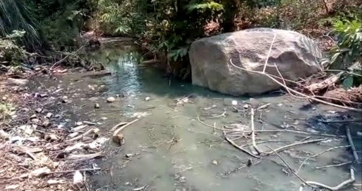 Denuncian obras inconclusas que causan contaminación en la sierra de Coyuca de Benítez 