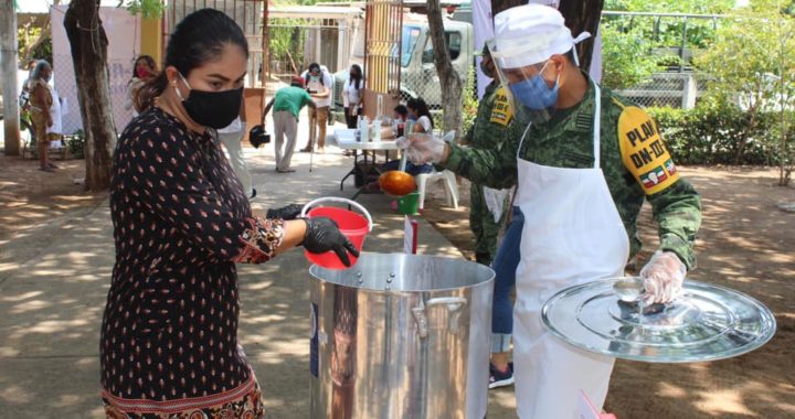 SE INSTALAN COMEDORES COMUNITARIOS EN PETATLÁN, PARA DAR ALIMENTOS A LA POBLACIÓN QUE SE HA VISTO AFECTADA POR LA EMERGENCIA SANITARIA DEL COVID-19.