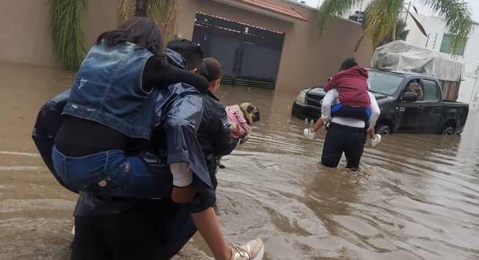 Se desborda dren y se inundan cuatro colonias tras tormenta en Morelia