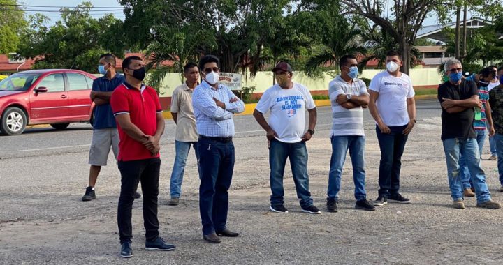 Presidente Crescencio Reyes inaugura parador fotográfico en Petacalco