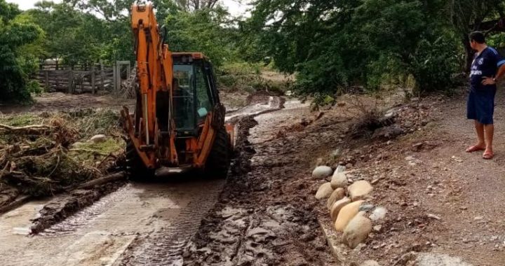 Gobierno de La Unión brinda ayuda a más de dos mil familias incomunicadas de más de 20 comunidades de la sierra