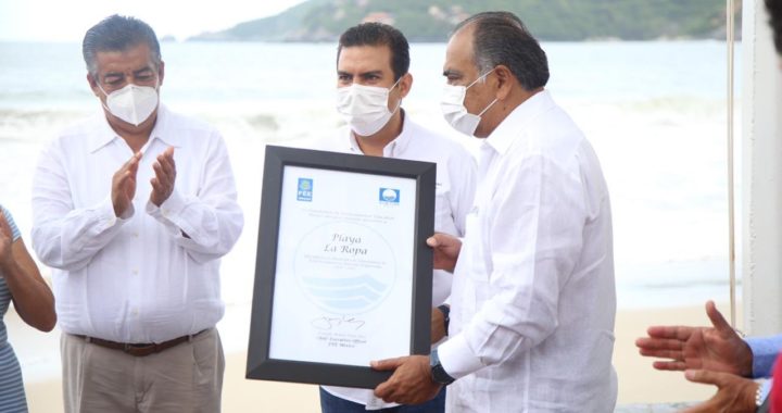 RECIBE PLAYA LA ROPA DE ZIHUATANEJO LA CERTIFICACIÓN BLUE FLAG