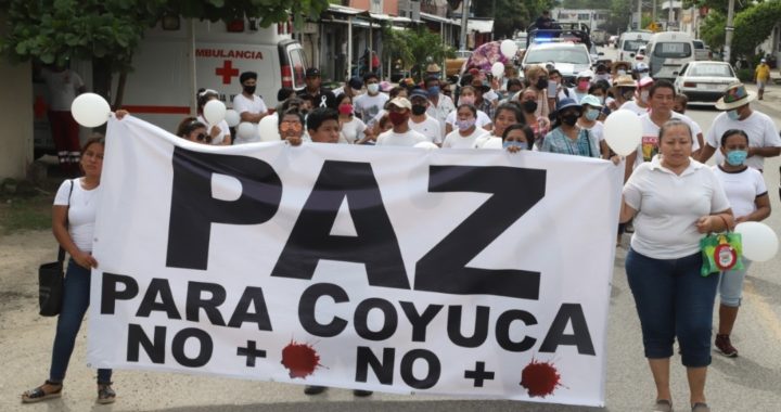 Marchan en Coyuca de Benítez familiares de joven asesinado 