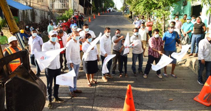 Cumple Presidente Jorge Sánchez otro compromiso más en Zihuatanejo.