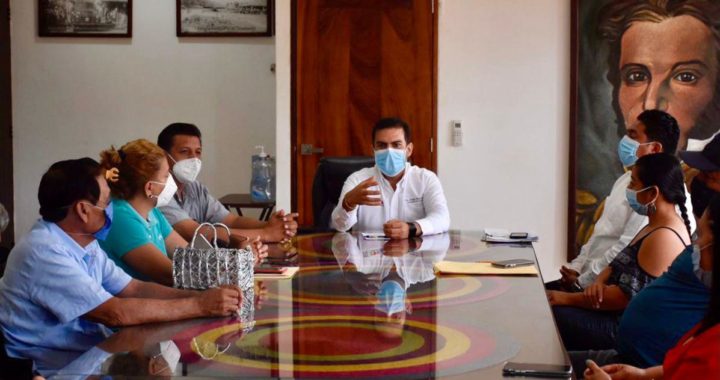 Gobierno municipal se reúne con restauranteros y prestadores de servicios de La Isla