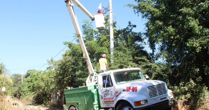 EL GOBIERNO MUNICIPAL DE PETATLÁN CAMBIARÁ  1500 LUMINARIAS, ESTEBAN CÁRDENAS.