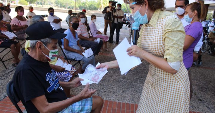 FAMILIAS DEL PUERTO DE ACAPULCO SE BENEFICIAN CON APOYOS DEL DIF GUERRERO