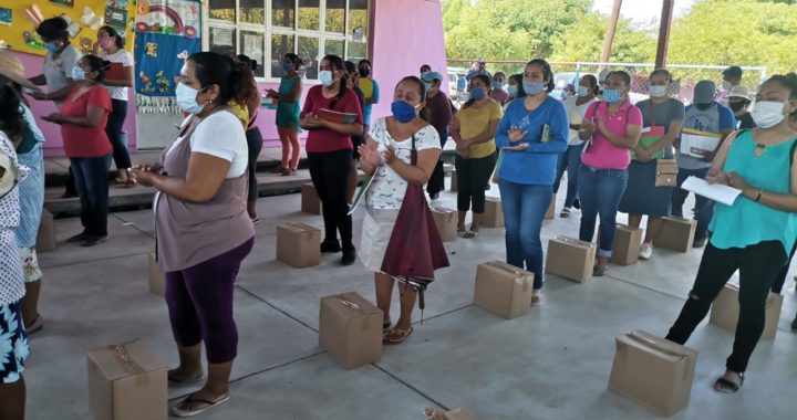 DIF GUERRERO CONTINÚA CON LA ENTREGA DE ASISTENCIA ALIMENTARIA A PERSONAS VULNERABLES AFECTADA POR LA PANDEMIA