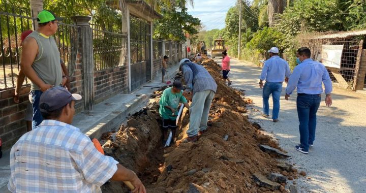 Gobierno que preside Jorge Sánchez amplía red hidráulica de Los Llanitos