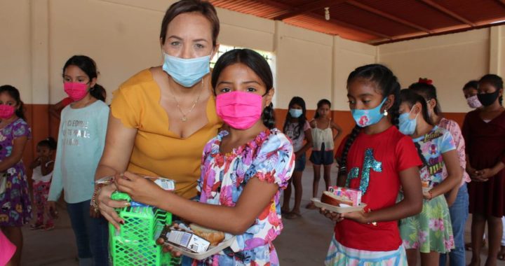 ENTREGA EL DIF MUNICIPAL DE PETATLÁN  JUGUETES Y ROSCA A NIÑOS ESTE DÍA DE REYES.