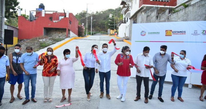 Con el programa Mano con Mano avanza Zihuatanejo. Presidente JSA entregó una nueva calle en colonia La Noria.