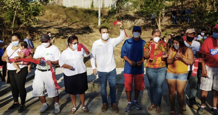 Inaugura presidente Jorge Sánchez Allec pavimentación en Ampliación La Presa II