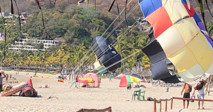 TURISMO EXTRANJERO PREDOMINA EN PLAYAS DE IXTAPA-ZIHUATANEJO 