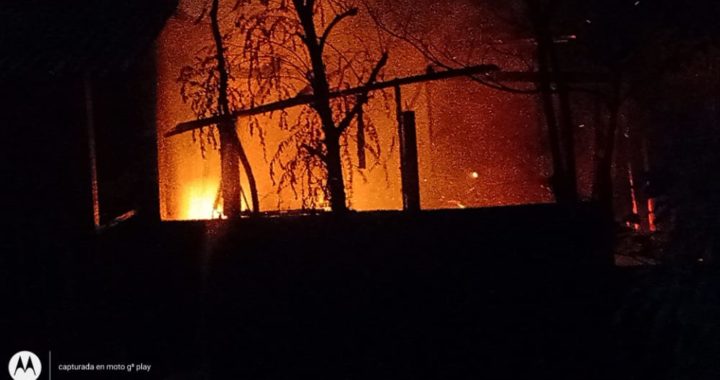 Consume incendio una carpintería en El Súchil, Tecpan de Galeana