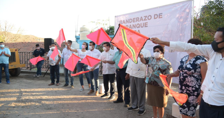 Continúan pavimentaciones de calles en Zihuatanejo 