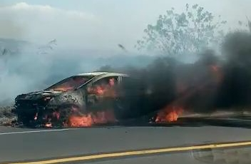 Incendio consume automóvil cerca de San Luis de la Loma