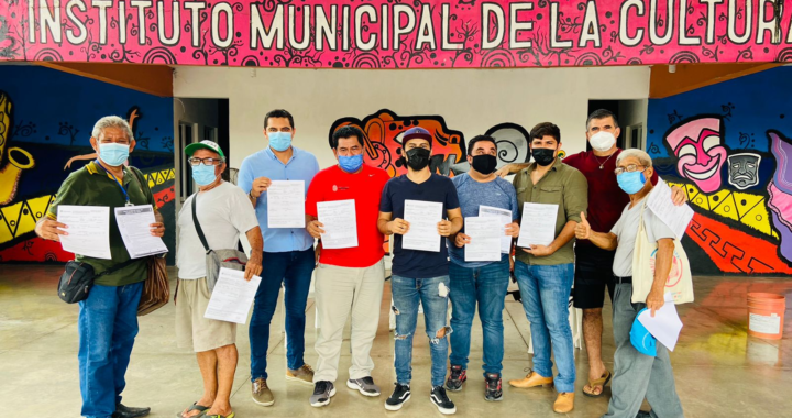 Periodistas de la PEZAC reciben pólizas de seguros de vida por parte del Gobierno de Guerrero.