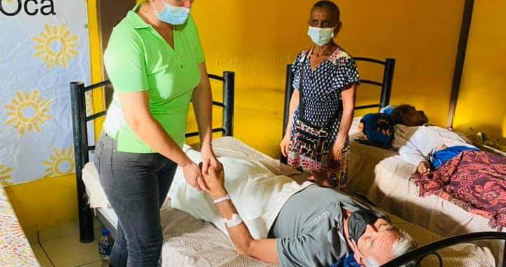 Presidenta del DIF, Rebeca Núñez visita albergue y hospital IMSS Bienestar