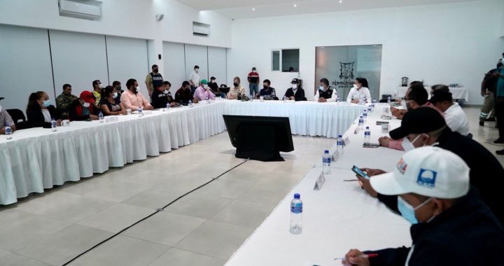 Gobierno de Zihuatanejo coordina trabajos con fuerzas federales y estatales ante paso de Huracán Rick