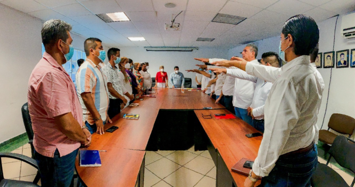 *Toman protesta nuevos directores del gobierno municipal en Petatlán*