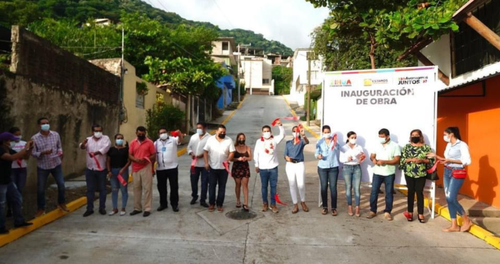Presidente Jorge Sánchez inauguró pavimentación de la calle Atanea, en El Hujal