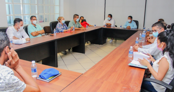 Realizan alianza de colaboración Ayuntamiento y laboratorios de Petatlán