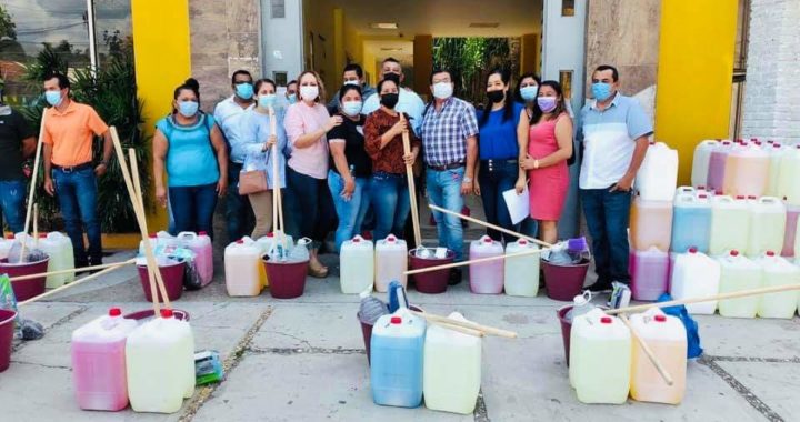 Municipio entrega kits de limpieza a instituciones educativas de La Unión