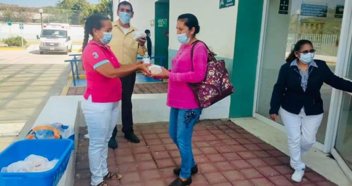 DIF La Unión apoya con alimentos a quienes acuden a Jornada de Fortalecimiento de Salud Reproductiva