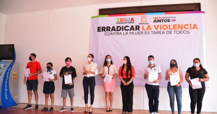 Lizette Tapia Castro reconoce propuestas de jóvenes para erradicar violencia contra la mujer