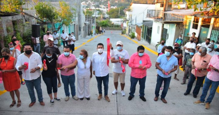 Presidente Jorge Sánchez entrega calle pavimentada en colonia Progreso.