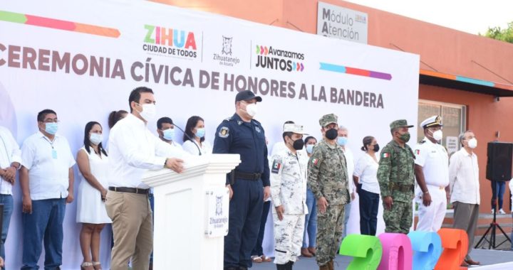 Jorge Sanchez Allec encabeza honores a Nuestro Lábaro Patrio